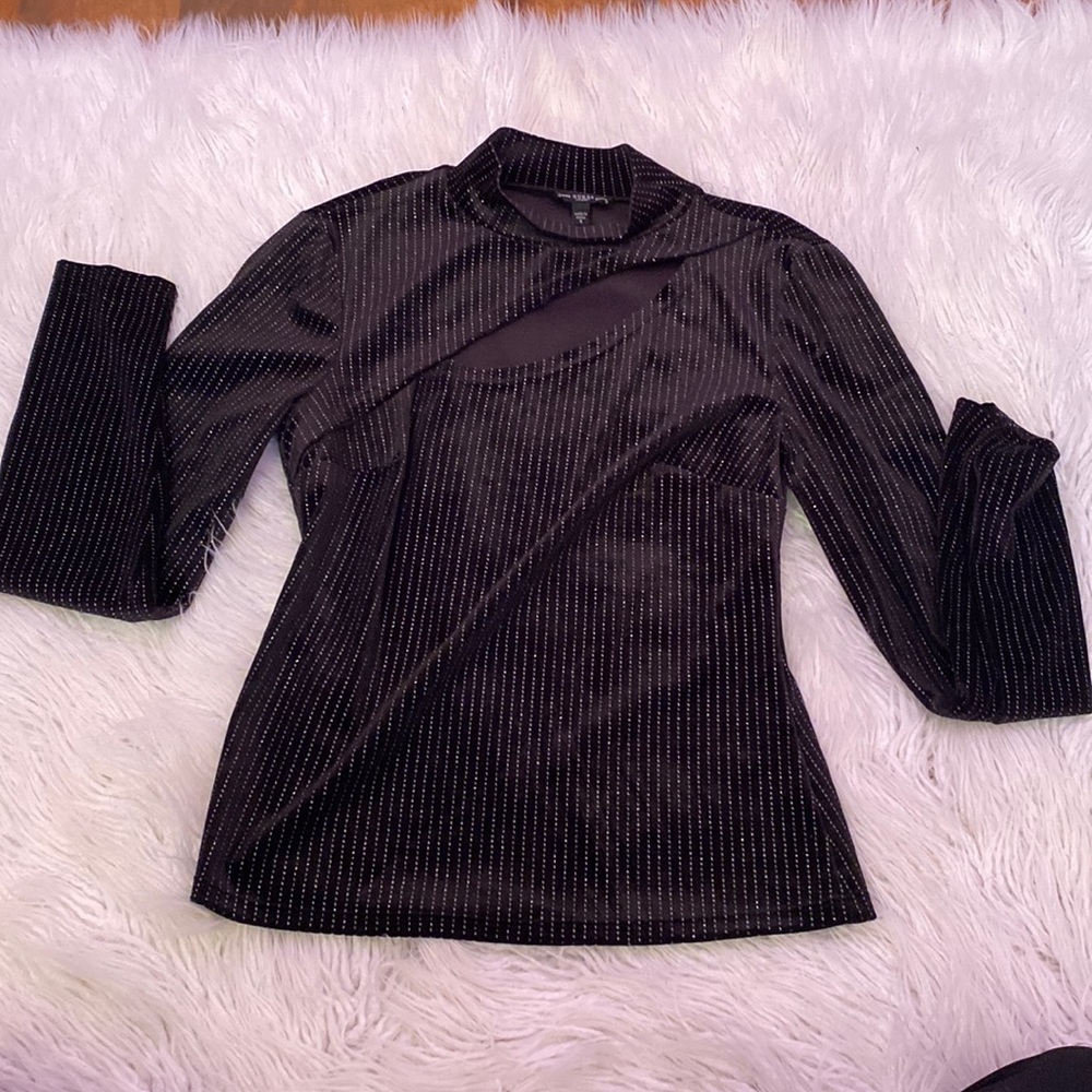 Dressy Long-sleeve with small black Rhine stones